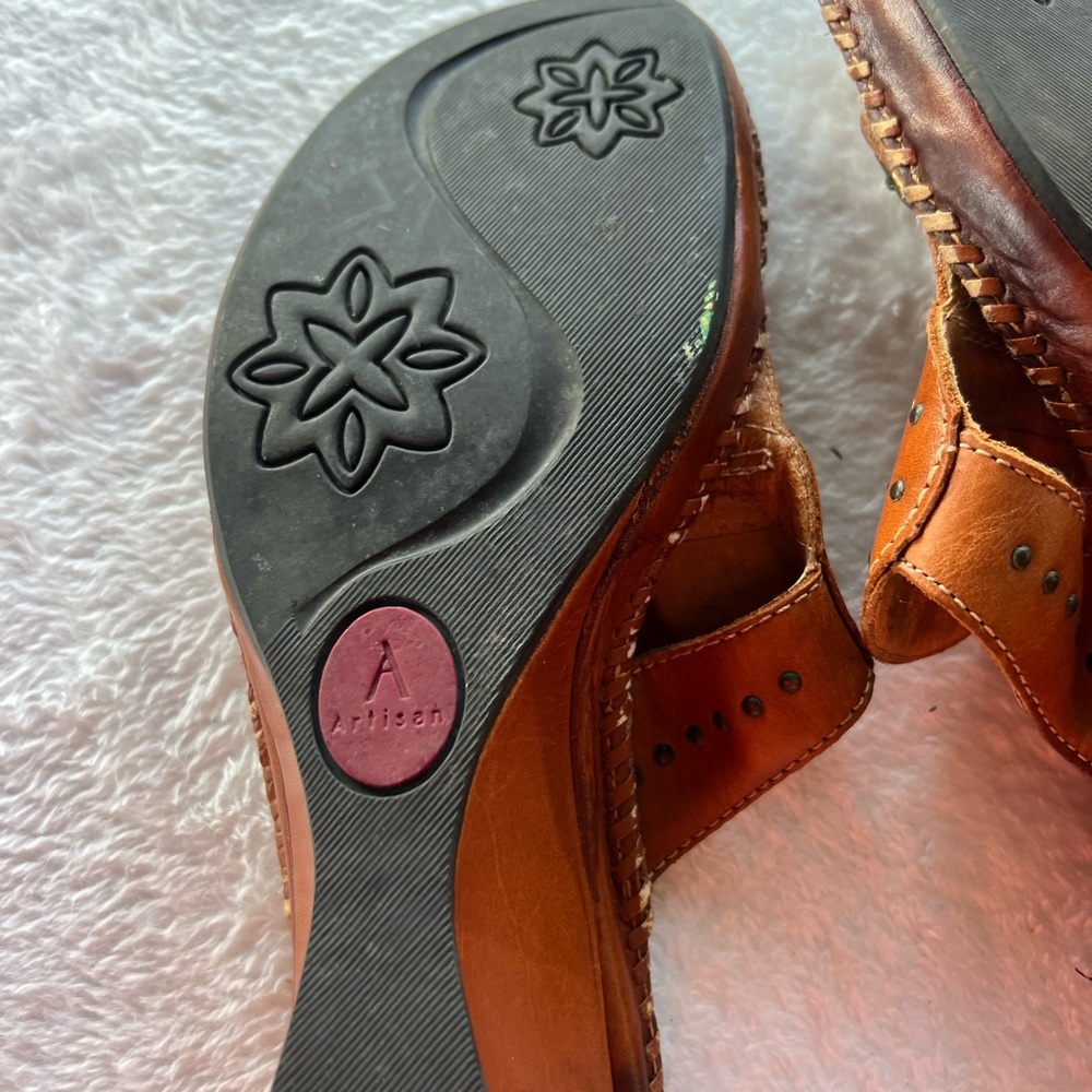 Clarks Tan Leather Braided Detail Sandals - Picture 12 of 14